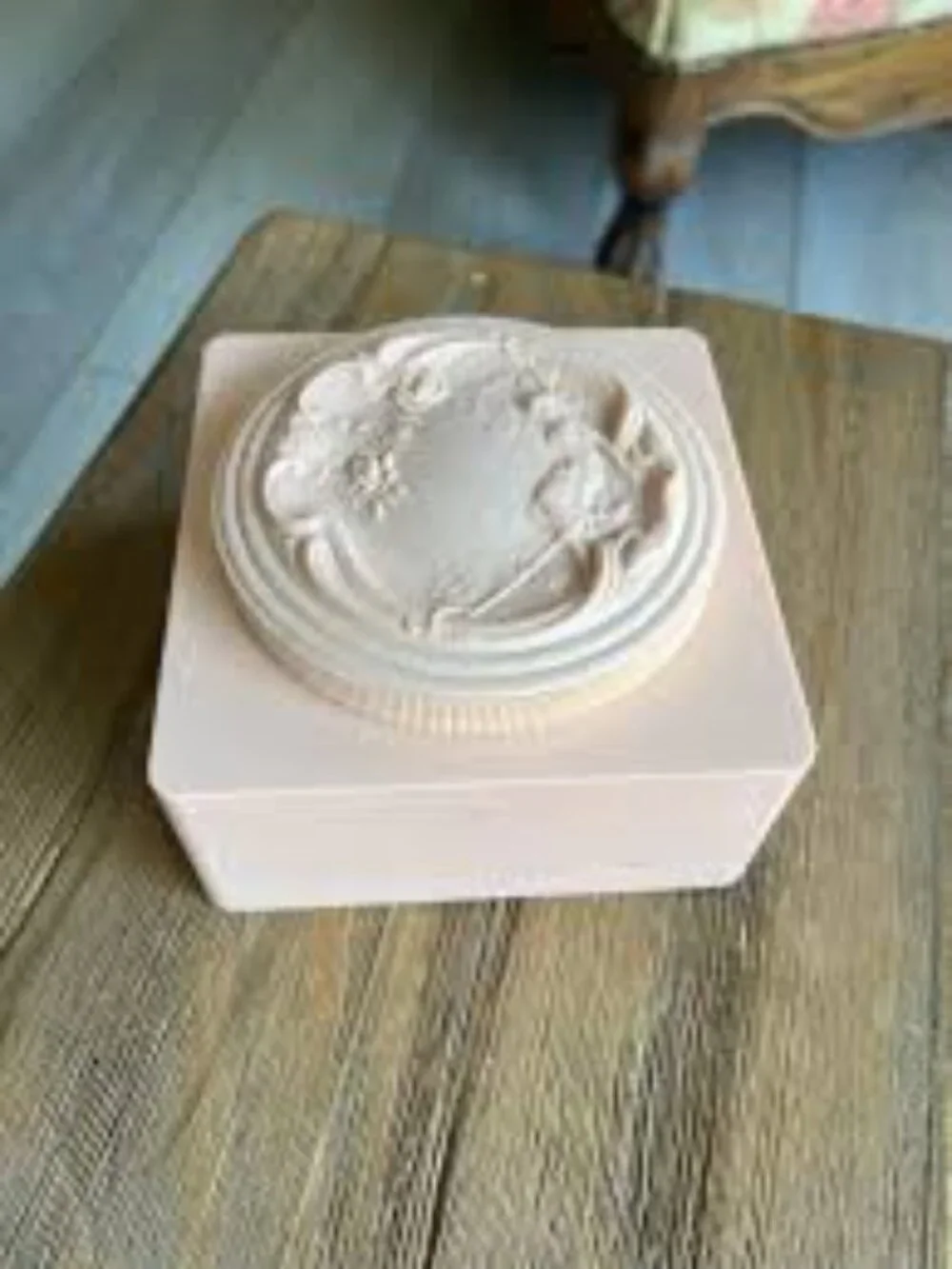 Vintage Evyan White Shoulders pink plastic Art Deco jar with lid